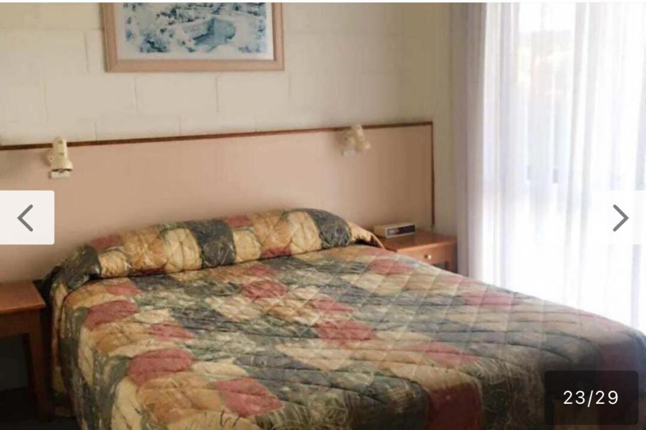 Black Swan Motor Inn レイクス・エントランス エクステリア 写真