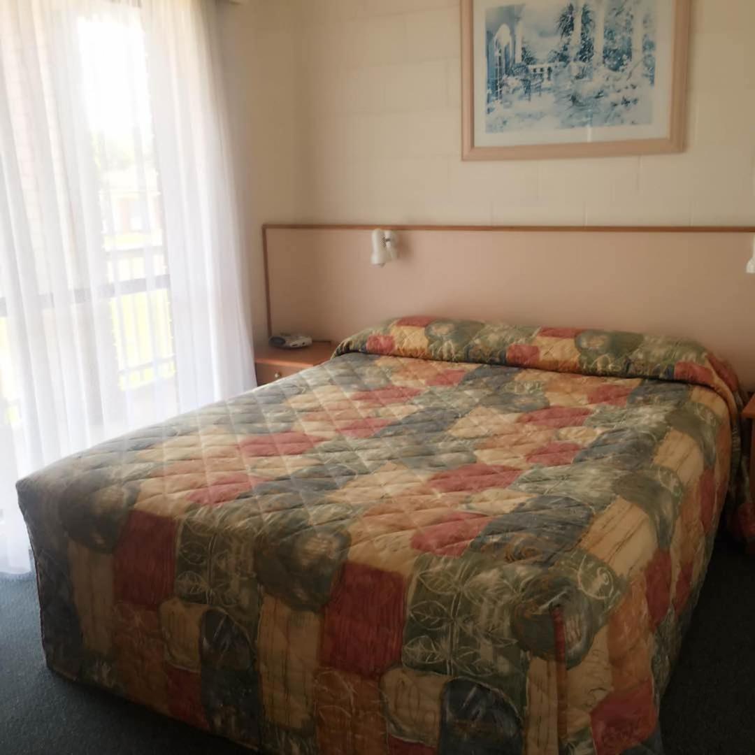Black Swan Motor Inn レイクス・エントランス エクステリア 写真